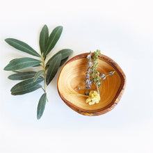 Afbeelding in Gallery-weergave laden, Zethome | Olijfhouten Rustieke ondiepe plaat | 7 cm