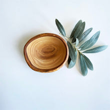 Afbeelding in Gallery-weergave laden, Zethome | Olijfhouten Rustieke ondiepe plaat | 7 cm