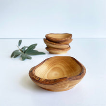 Afbeelding in Gallery-weergave laden, Zethome | Olijfhouten Rustieke ondiepe plaat 6 stuks | 7-8 cm