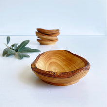Afbeelding in Gallery-weergave laden, Zethome | Olijfhouten Rustieke ondiepe plaat 6 stuks | 7-8 cm