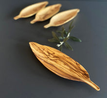 Afbeelding in Gallery-weergave laden, Zethome | Olijfhouten Rustieke ondiepe plaat | Olijfbladvormige plaat